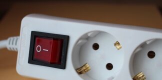 Czy można podłączyć agregat prądotwórczy do gniazdka w domu?